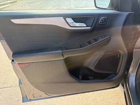 Used 2022 Ford Escape SEL w/ Technology Package FWD image 18