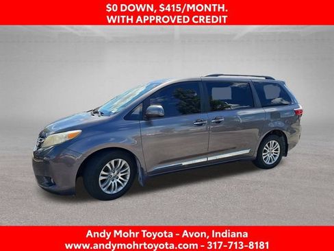 Used 2017 Toyota Sienna XLE w/ XLE Navigation Package FWD image 4