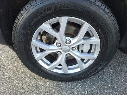 Used 2022 Jeep Grand Cherokee Limited image 11