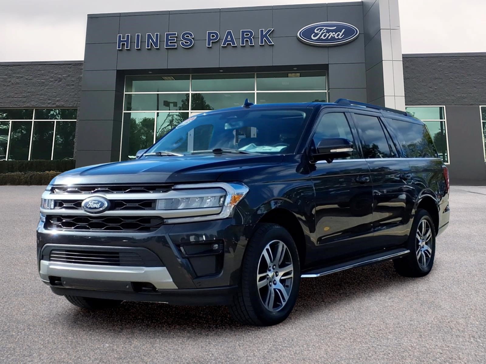 Used 2023 Ford Expedition Max XLT AWD/4WD image 3