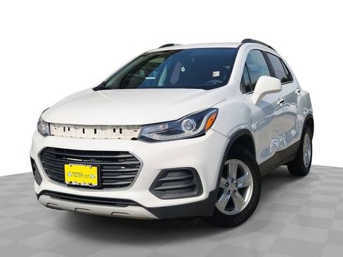 Used 2020 Chevrolet Trax LT w/ LT Convenience Package FWD image 1