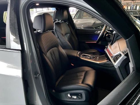 Used 2024 BMW X7 xDrive40i w/ M Sport Package AWD/4WD image 8