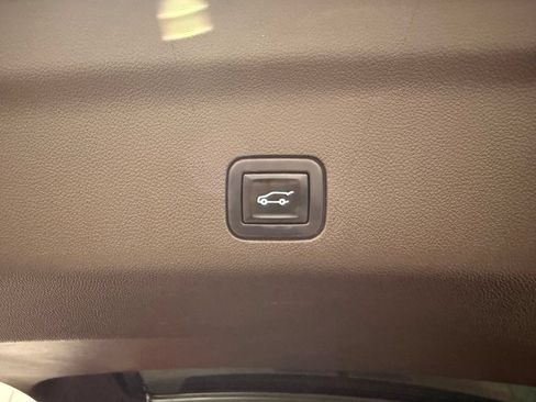 Used 2023 Chevrolet Tahoe Z71 w/ Luxury Package AWD/4WD image 10