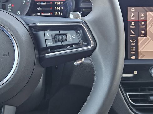 Certified 2025 Porsche Macan image 27