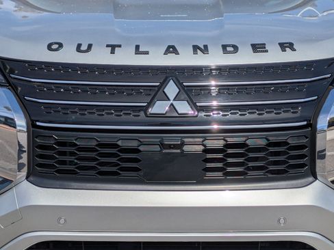 Used 2023 Mitsubishi Outlander SEL FWD image 9