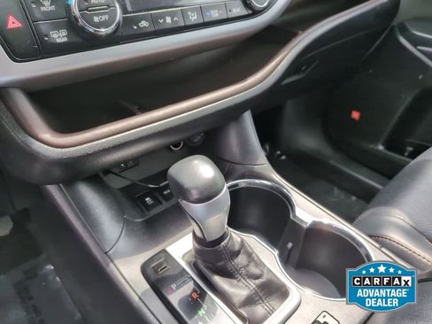 Used 2016 Toyota Highlander Limited AWD/4WD image 18