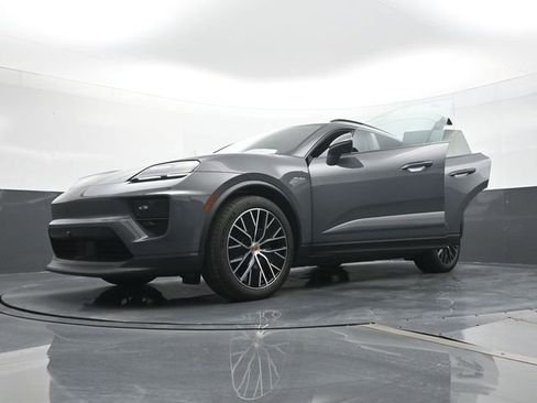 Used 2025 Porsche Macan Electric RWD image 31
