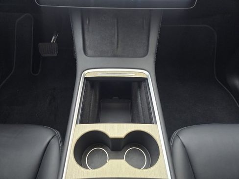 Used 2024 Tesla Model Y Long Range image 30