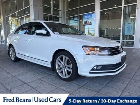 Used 2017 Volkswagen Jetta SEL FWD image 2