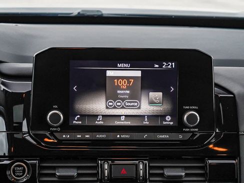 Used 2024 Nissan Pathfinder SV w/ SV Premium Package image 15