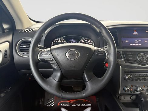Used 2017 Nissan Pathfinder SL AWD/4WD image 31