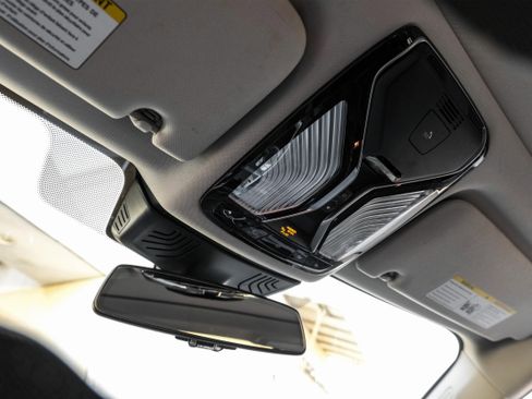 Used 2021 BMW 750i xDrive image 32