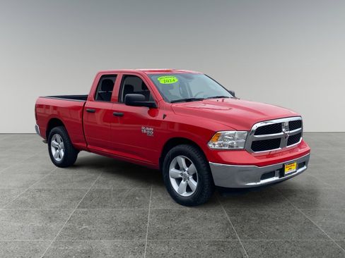 Used 2024 RAM 1500 Classic SLT AWD/4WD image 7