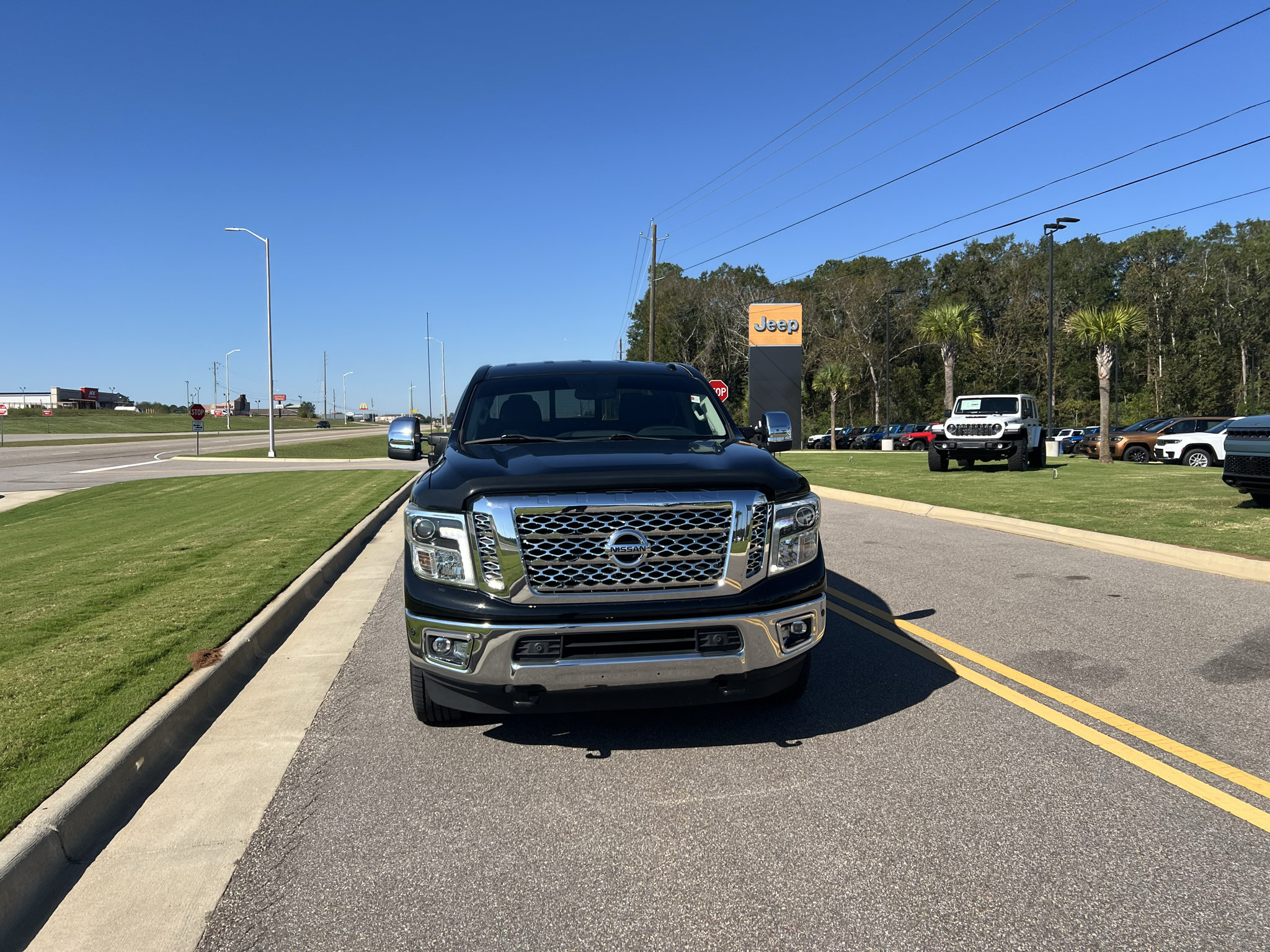 Used 2019 Nissan Titan SL w/ Chrome Package AWD/4WD image 2