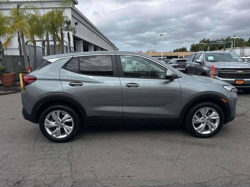 Used 2025 Buick Encore GX Preferred FWD image 2
