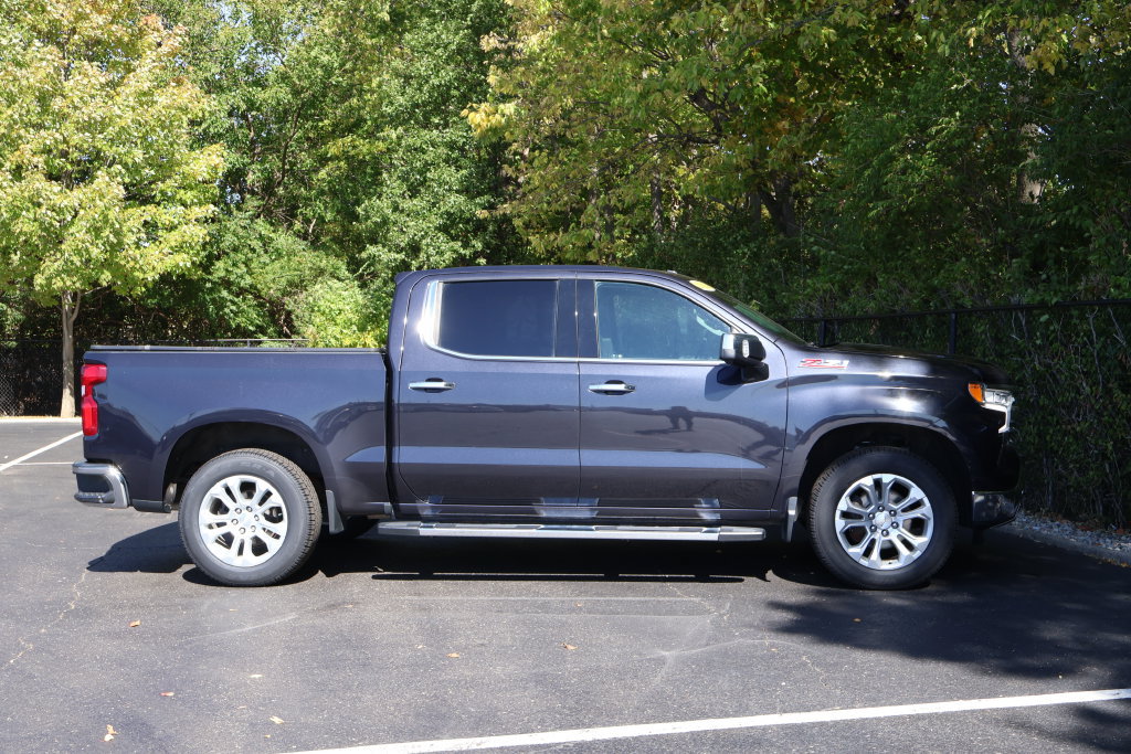 Used 2022 Chevrolet Silverado 1500 LTZ w/ LTZ Convenience Package II AWD/4WD image 12