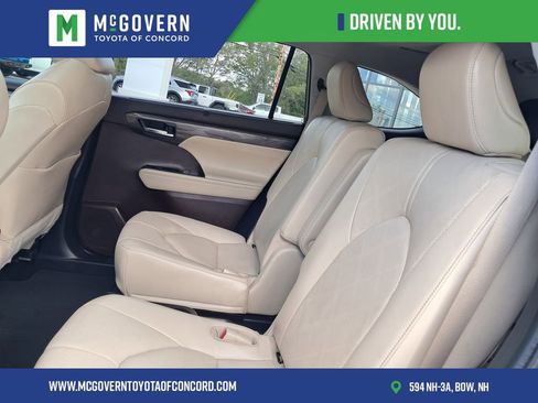 Used 2022 Toyota Highlander Platinum AWD/4WD image 19