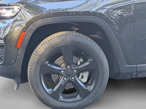 Used 2024 Jeep Grand Cherokee Limited w/ Luxury Tech Group II image 9