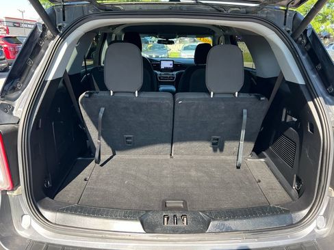Used 2021 Ford Explorer XLT AWD/4WD image 25