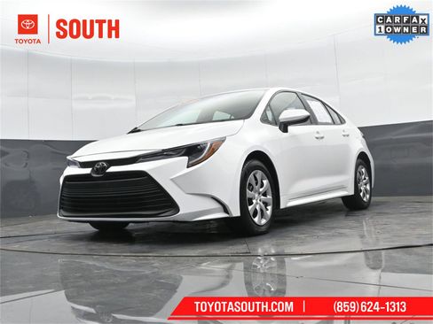 Used 2025 Toyota Corolla LE image 36