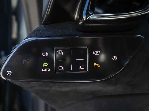 Used 2021 Ferrari Roma RWD image 29