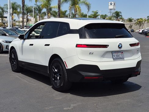 Used 2024 BMW iX xDrive50 AWD/4WD image 8