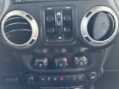 Used 2015 Jeep Wrangler Unlimited Sahara w/ Max Tow Package AWD/4WD image 21