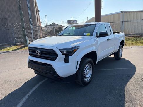 Used 2024 Toyota Tacoma SR image 3