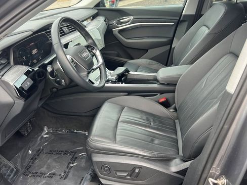 Used 2021 Audi e-tron Premium w/ Convenience Plus Package image 3
