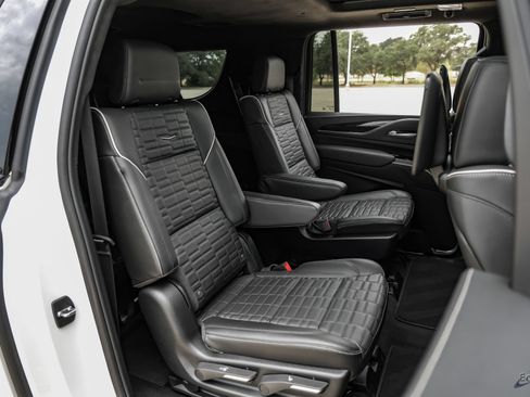 Used 2024 Cadillac Escalade ESV V AWD/4WD image 80