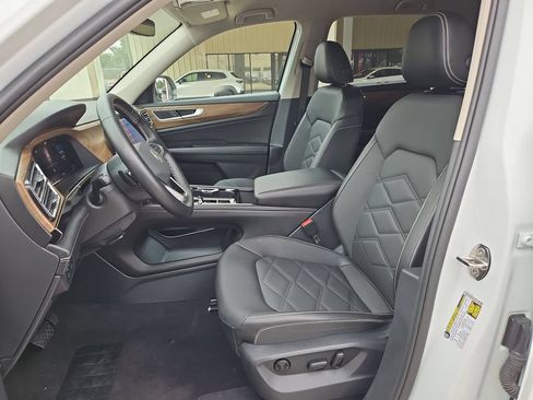 Used 2025 Volkswagen Atlas SE FWD image 25