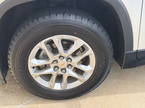 Used 2020 Chevrolet Traverse LS FWD image 11