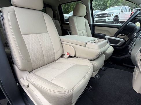 Used 2018 Nissan Titan SV AWD/4WD image 30