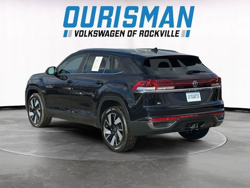 Used 2024 Volkswagen Atlas Cross Sport SE w/ Panoramic Sunroof Package image 4