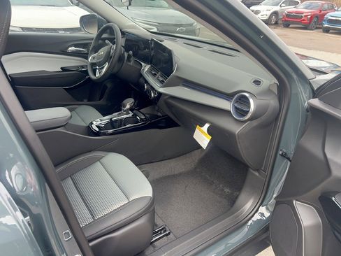 New 2026 Chevrolet Trax LT w/ Sunroof Package image 5