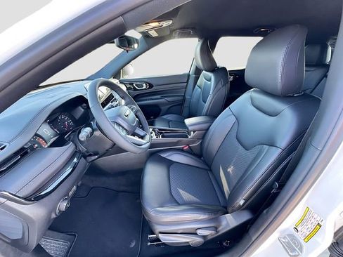 New 2026 Jeep Compass Latitude image 14