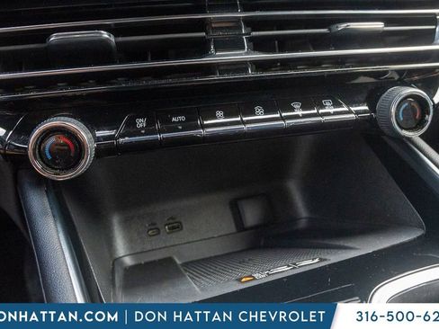Used 2025 Chevrolet Traverse LT w/ Midnight/Sport Edition AWD/4WD image 16