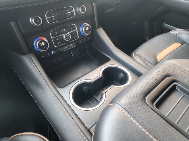Used 2024 GMC Yukon AT4 w/ Technology Package AWD/4WD image 18
