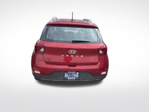 Used 2023 Hyundai Venue Limited w/ Cargo Package image 4