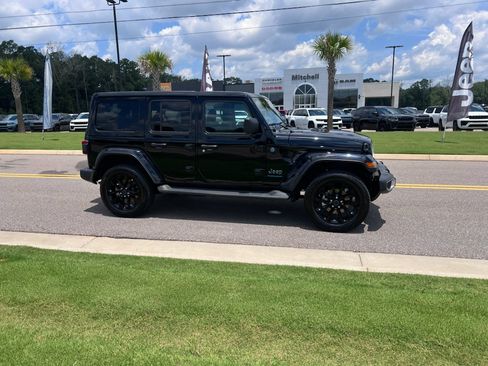 Certified 2025 Jeep Wrangler Unlimited Sahara AWD/4WD image 2