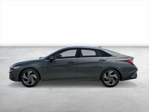 New 2025 Hyundai Elantra Limited image 3