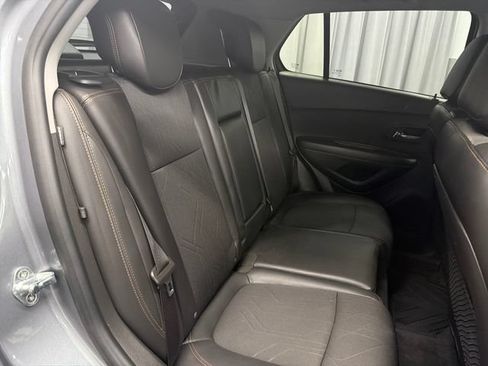Used 2019 Chevrolet Trax LT w/ LT Convenience Package FWD image 13
