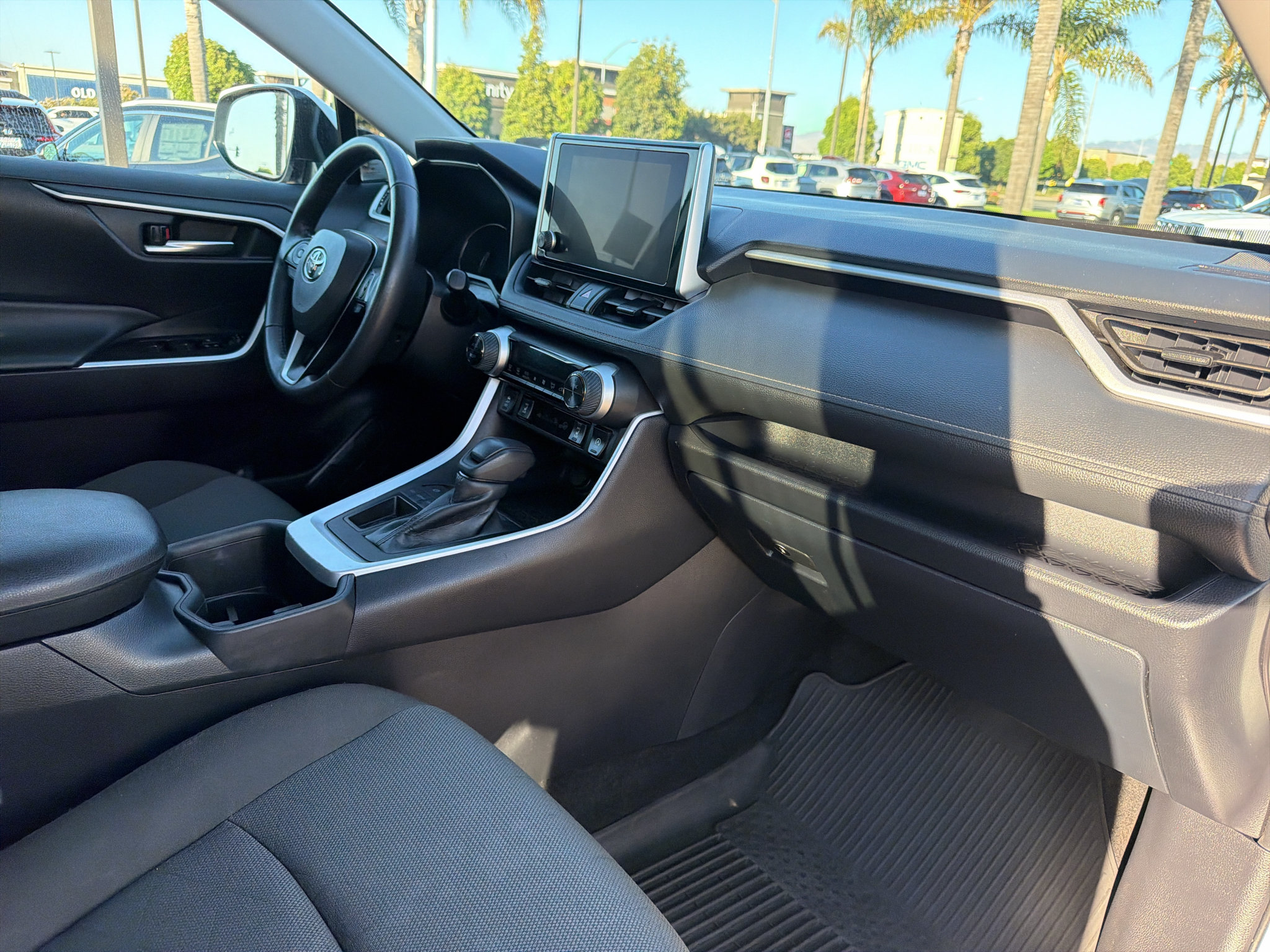 Used 2025 Toyota RAV4 XLE w/ Convenience Package FWD image 10