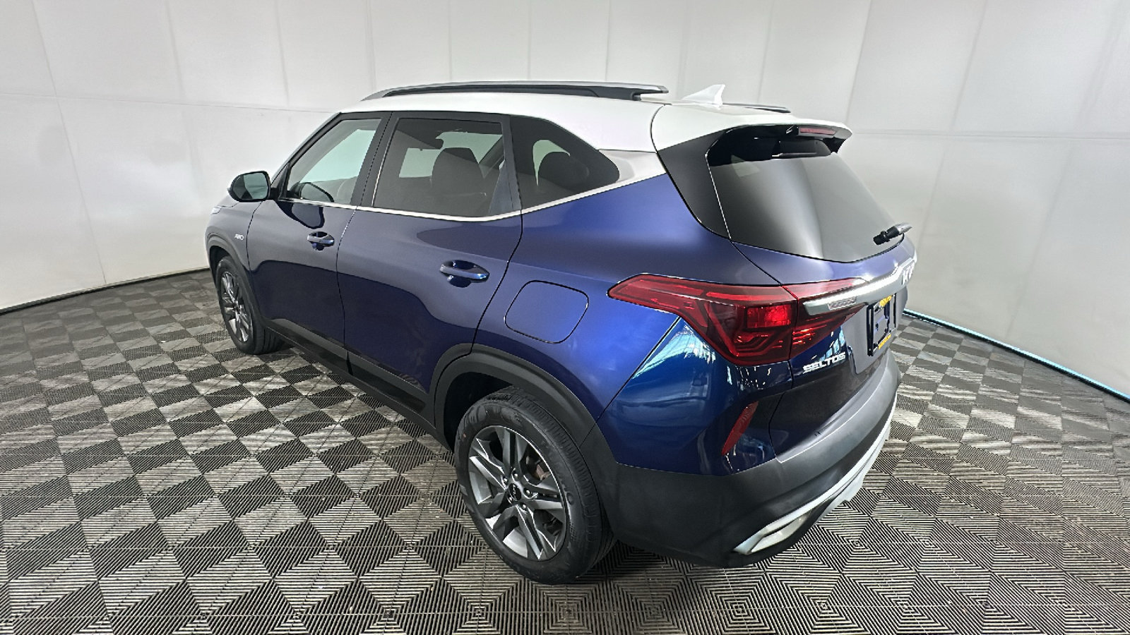 Used 2023 Kia Seltos S w/ Navigation Package AWD/4WD image 5
