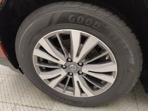 Used 2018 Nissan Pathfinder S image 31