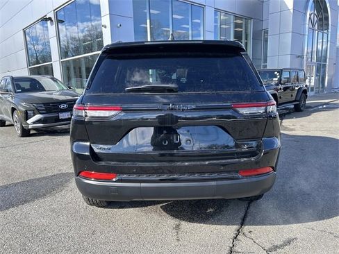 New 2025 Jeep Grand Cherokee Altitude image 4