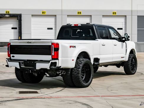 Used 2026 Ford F450 Platinum w/ FX4 Off-Road Package image 16