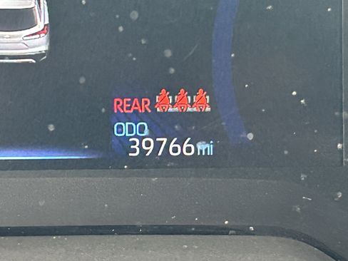 Certified 2022 Toyota Corolla Cross XLE image 25