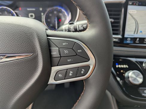 New 2026 Chrysler Pacifica Pinnacle image 23