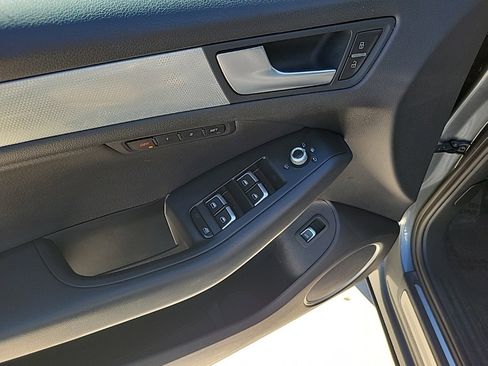 Used 2017 Audi Q5 2.0T Premium Plus w/ Technology Package image 16